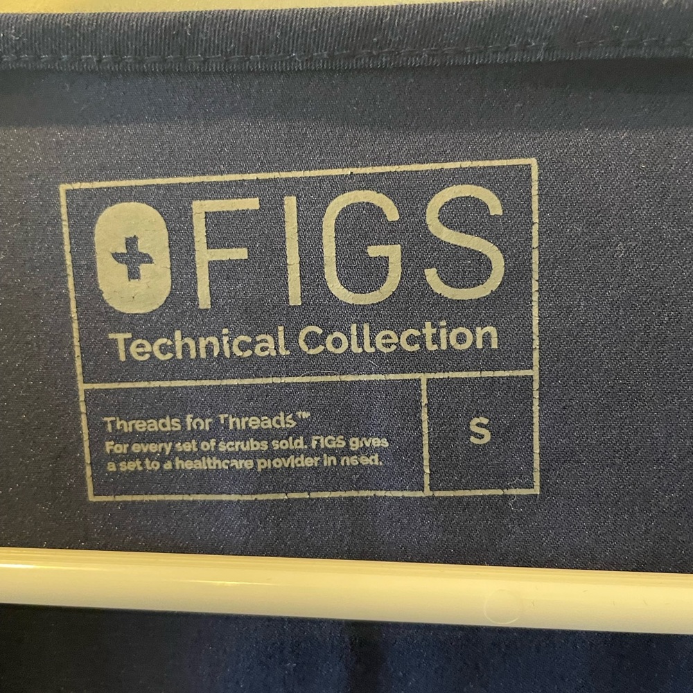 FIGS Casma 3 Pocket Scrub - Picture 4 of 4